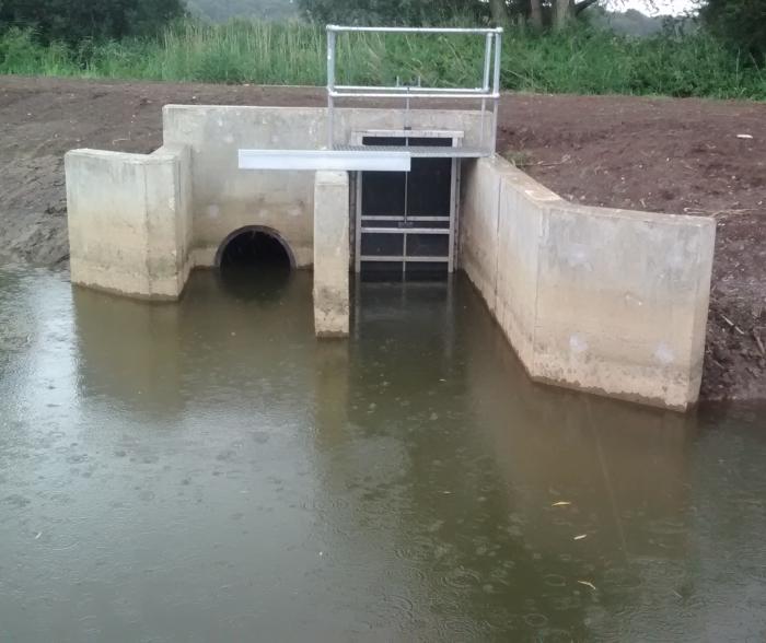 Penstock and water control installation